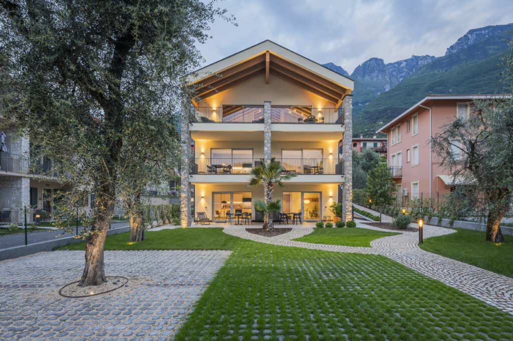 Cambiare vita per ripartire dalla terra: un rifugio sul Lago di Garda